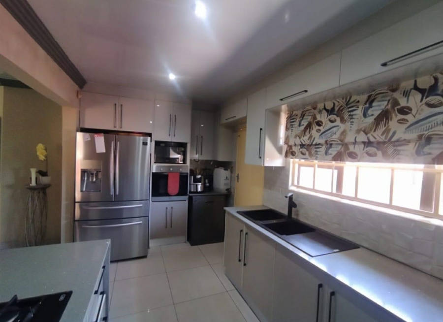 3 Bedroom Property for Sale in Garsfontein Gauteng