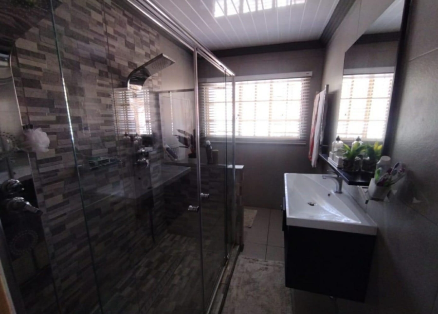 3 Bedroom Property for Sale in Garsfontein Gauteng