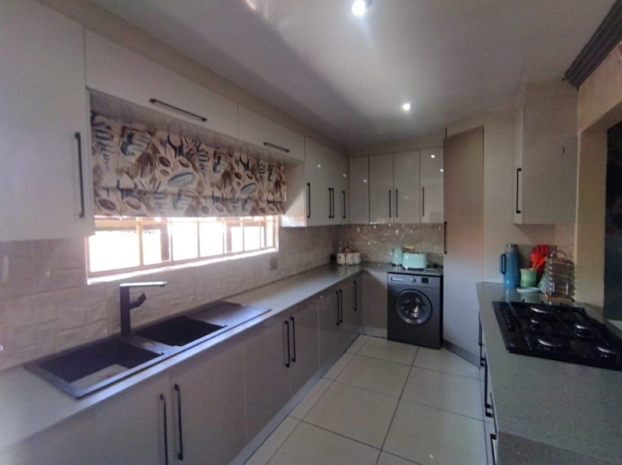 3 Bedroom Property for Sale in Garsfontein Gauteng