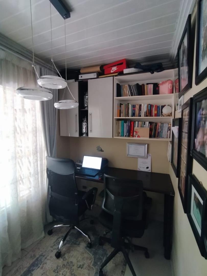 3 Bedroom Property for Sale in Garsfontein Gauteng