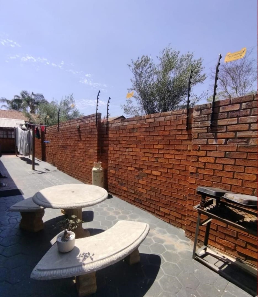 3 Bedroom Property for Sale in Garsfontein Gauteng