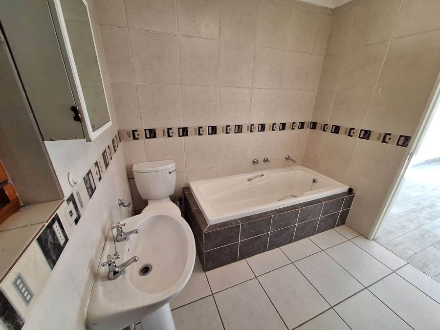 To Let 3 Bedroom Property for Rent in Randburg Gauteng