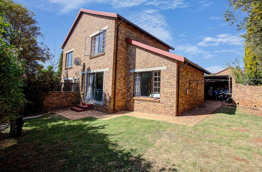 3 Bedroom Property for Sale in Honeydew Ridge Gauteng