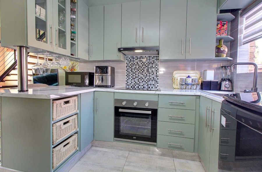 3 Bedroom Property for Sale in Honeydew Ridge Gauteng