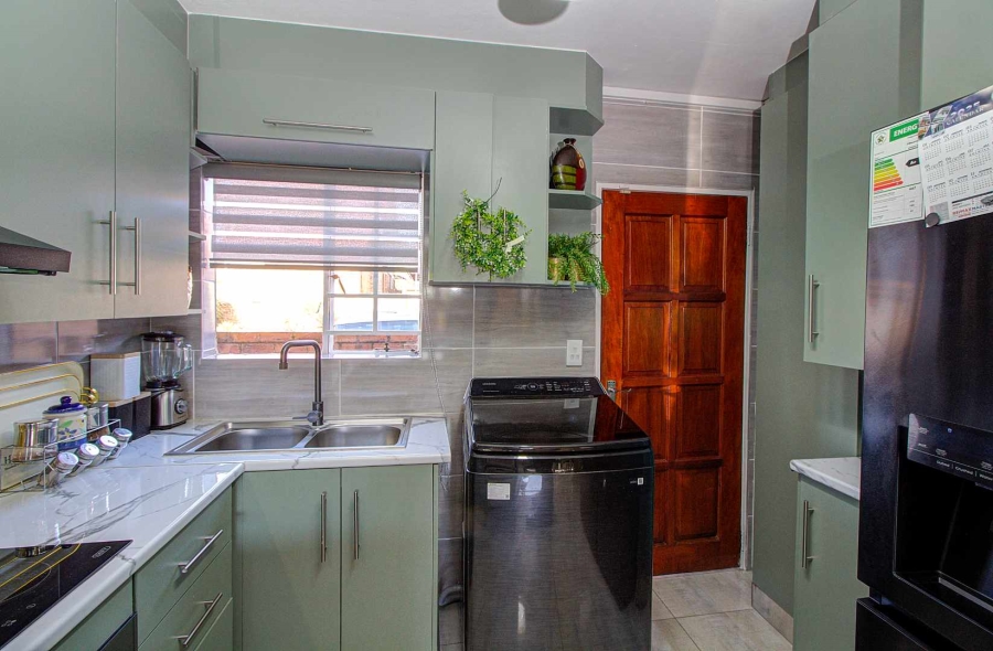 3 Bedroom Property for Sale in Honeydew Ridge Gauteng