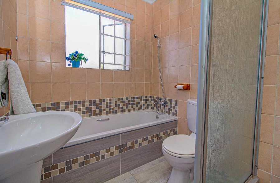 3 Bedroom Property for Sale in Honeydew Ridge Gauteng