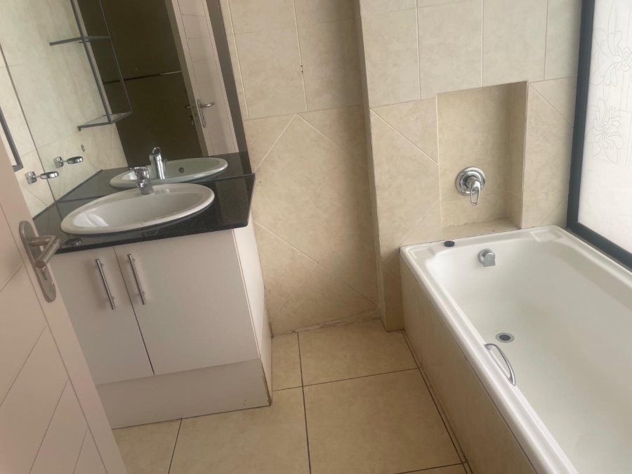 To Let 2 Bedroom Property for Rent in Melrose North Gauteng