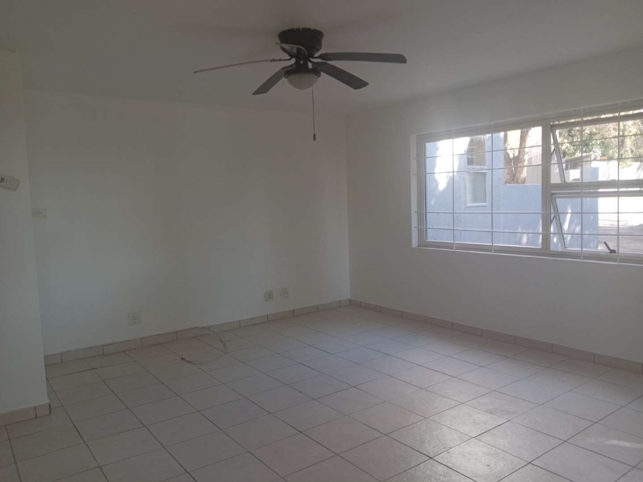 To Let 2 Bedroom Property for Rent in Orange Grove Gauteng