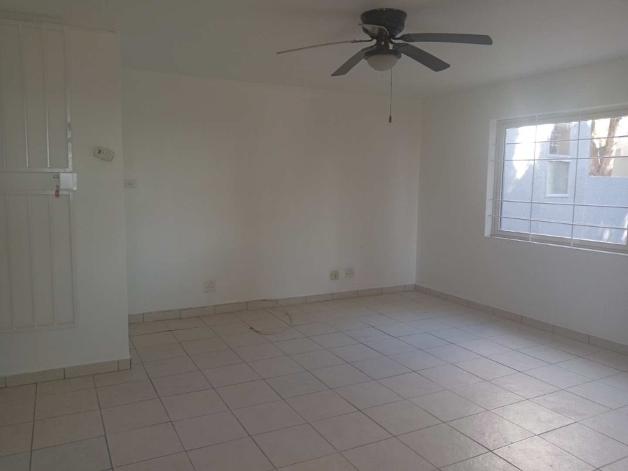 To Let 2 Bedroom Property for Rent in Orange Grove Gauteng