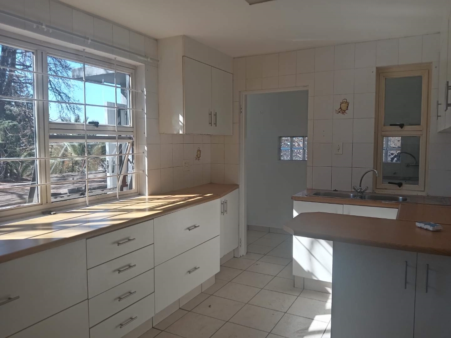 To Let 2 Bedroom Property for Rent in Orange Grove Gauteng