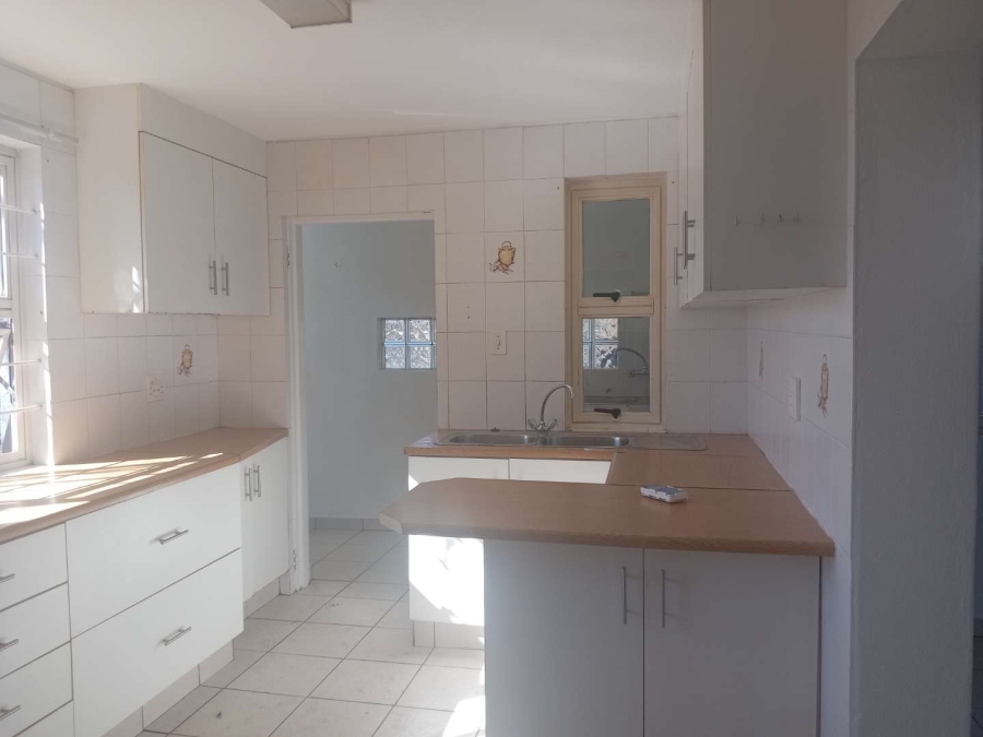 To Let 2 Bedroom Property for Rent in Orange Grove Gauteng