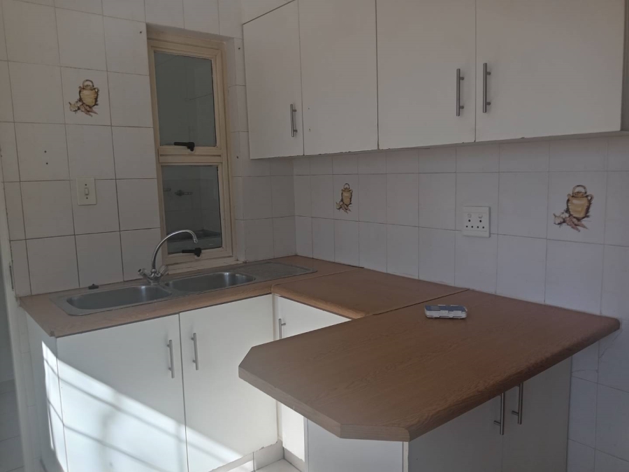 To Let 2 Bedroom Property for Rent in Orange Grove Gauteng