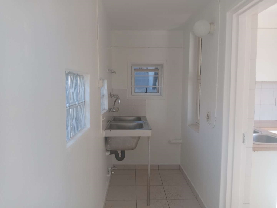 To Let 2 Bedroom Property for Rent in Orange Grove Gauteng