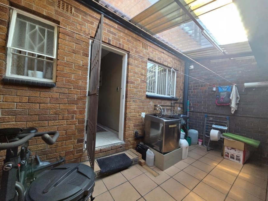 2 Bedroom Property for Sale in South Crest Gauteng