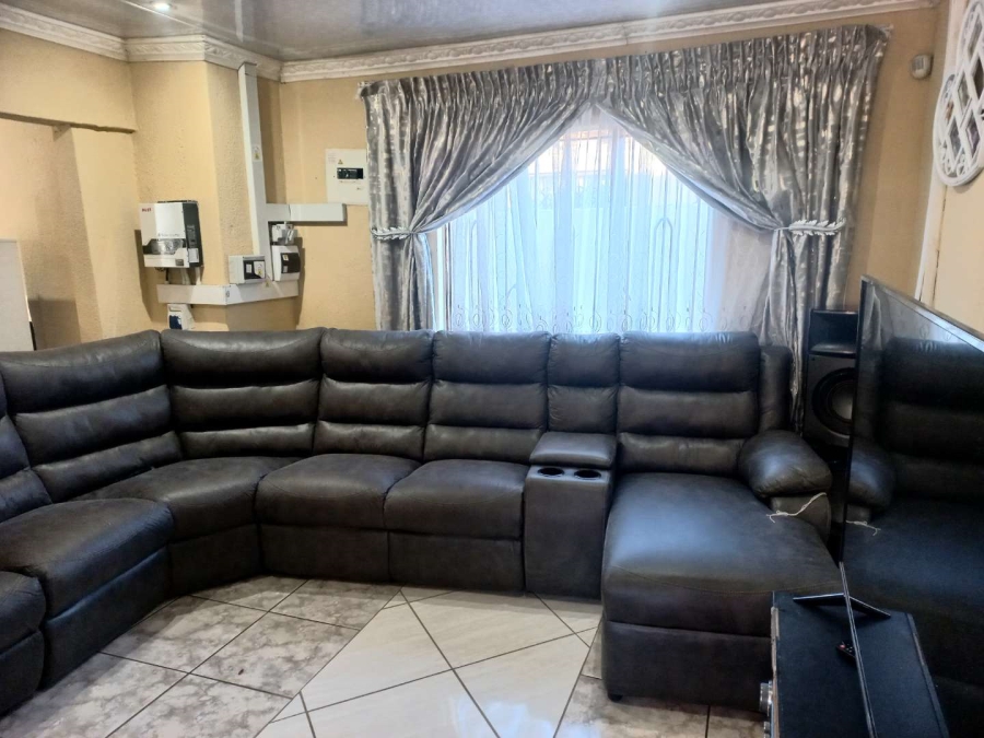 3 Bedroom Property for Sale in Dawn Park Gauteng