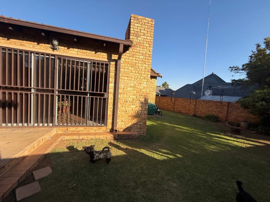 To Let 3 Bedroom Property for Rent in Radiokop Gauteng
