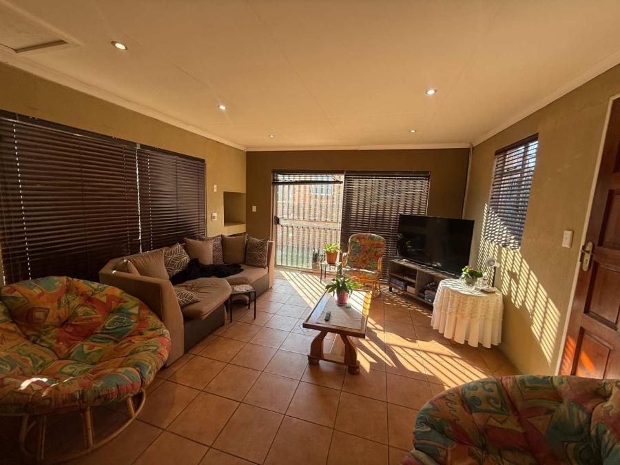 To Let 3 Bedroom Property for Rent in Radiokop Gauteng