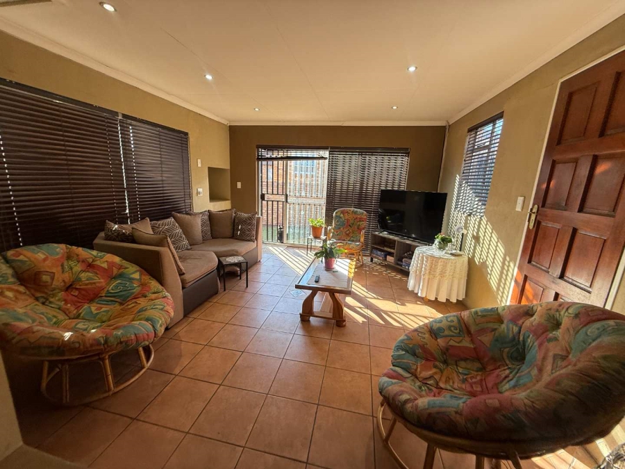 To Let 3 Bedroom Property for Rent in Radiokop Gauteng
