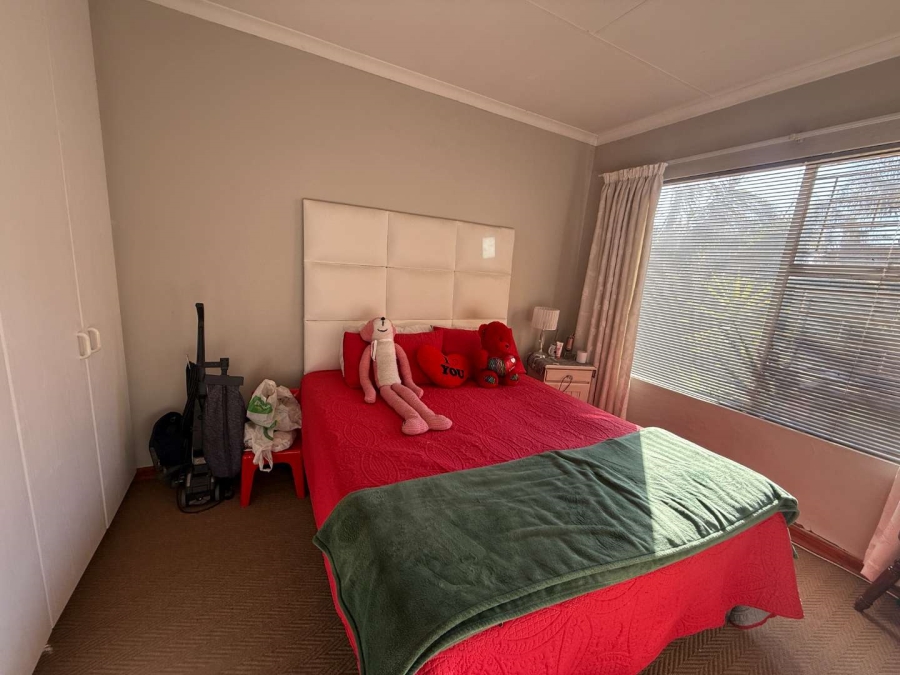 To Let 3 Bedroom Property for Rent in Radiokop Gauteng