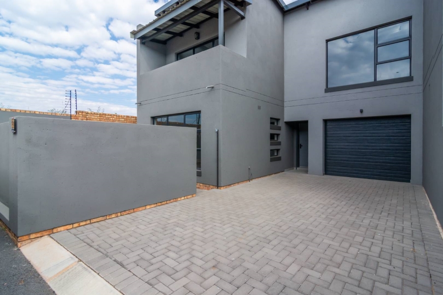 3 Bedroom Property for Sale in Noordheuwel Gauteng