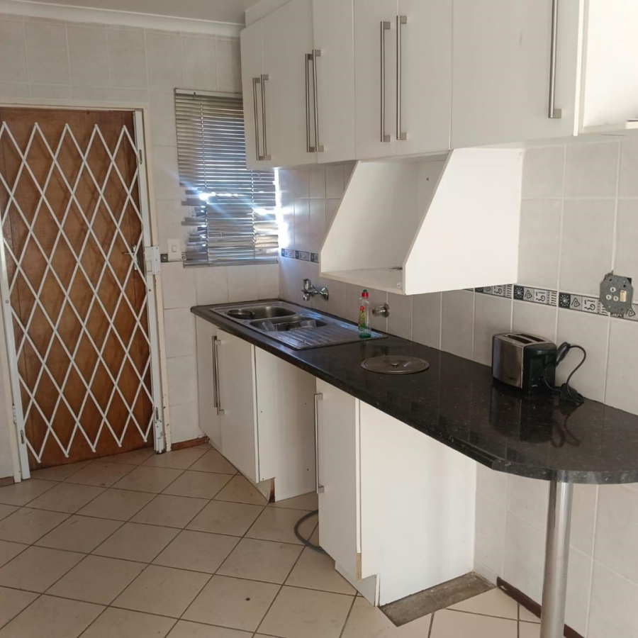 3 Bedroom Property for Sale in Meredale Gauteng