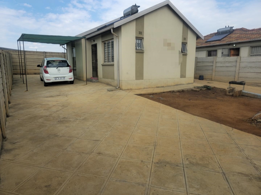 To Let 2 Bedroom Property for Rent in Rosslyn Gauteng