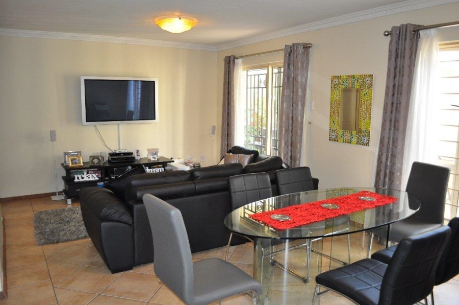 To Let 2 Bedroom Property for Rent in Faerie Glen Gauteng