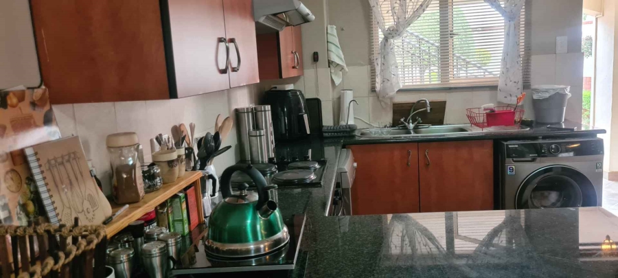 To Let 2 Bedroom Property for Rent in Faerie Glen Gauteng
