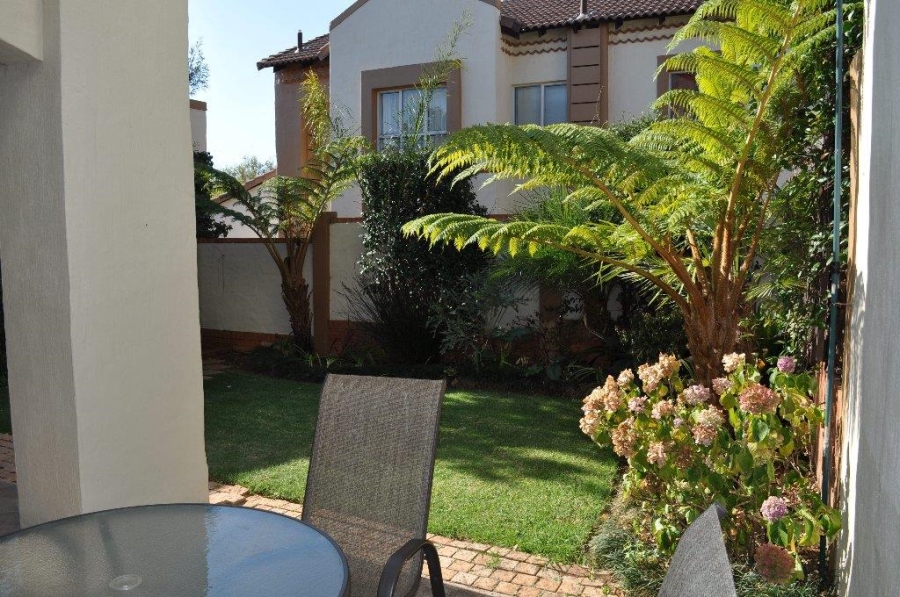To Let 2 Bedroom Property for Rent in Faerie Glen Gauteng