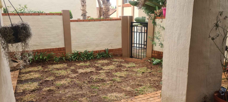 To Let 2 Bedroom Property for Rent in Faerie Glen Gauteng