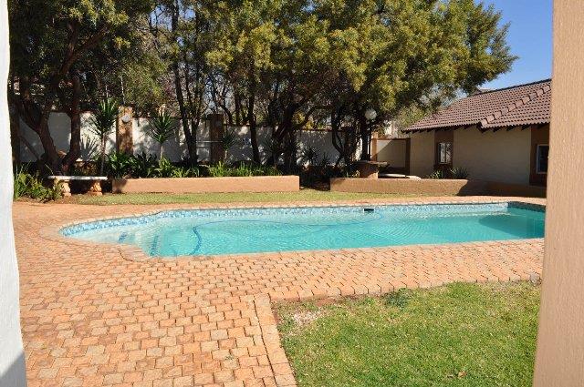 To Let 2 Bedroom Property for Rent in Faerie Glen Gauteng