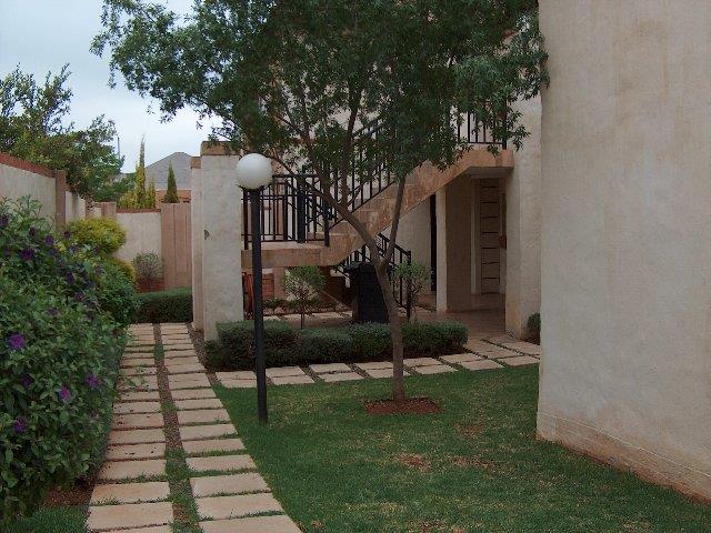 To Let 2 Bedroom Property for Rent in Faerie Glen Gauteng