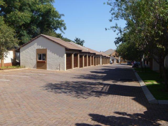 To Let 2 Bedroom Property for Rent in Faerie Glen Gauteng