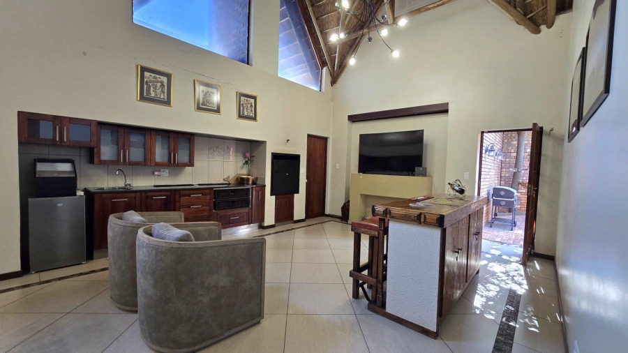 3 Bedroom Property for Sale in Die Hoewes Gauteng
