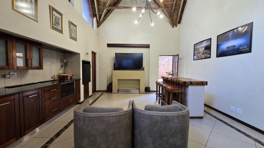 3 Bedroom Property for Sale in Die Hoewes Gauteng