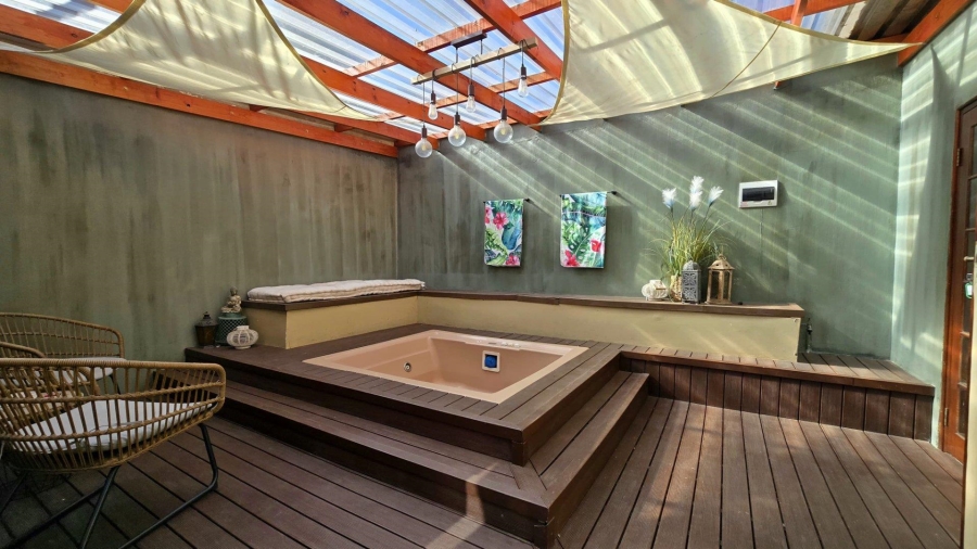 3 Bedroom Property for Sale in Die Hoewes Gauteng