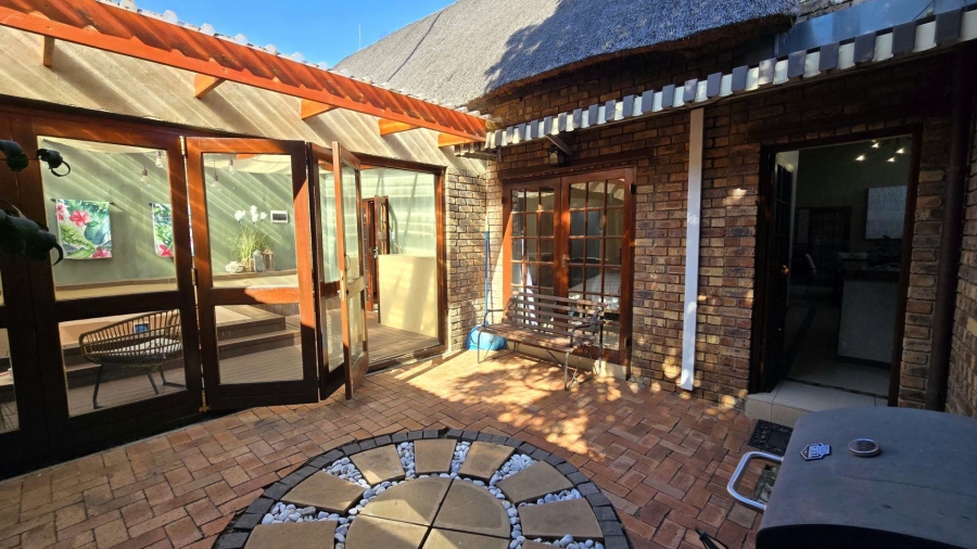 3 Bedroom Property for Sale in Die Hoewes Gauteng