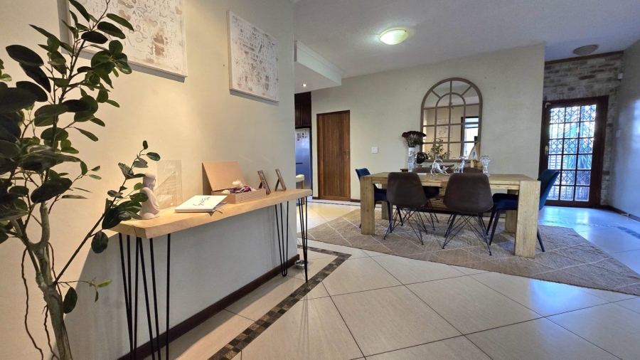 3 Bedroom Property for Sale in Die Hoewes Gauteng