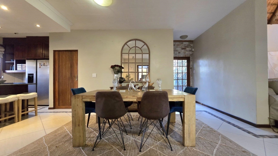 3 Bedroom Property for Sale in Die Hoewes Gauteng