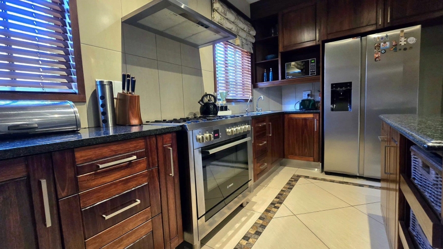 3 Bedroom Property for Sale in Die Hoewes Gauteng