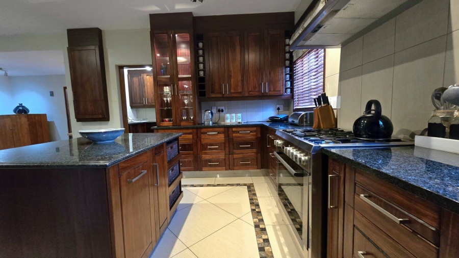 3 Bedroom Property for Sale in Die Hoewes Gauteng