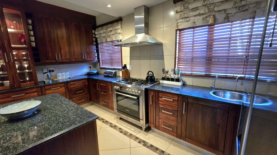 3 Bedroom Property for Sale in Die Hoewes Gauteng