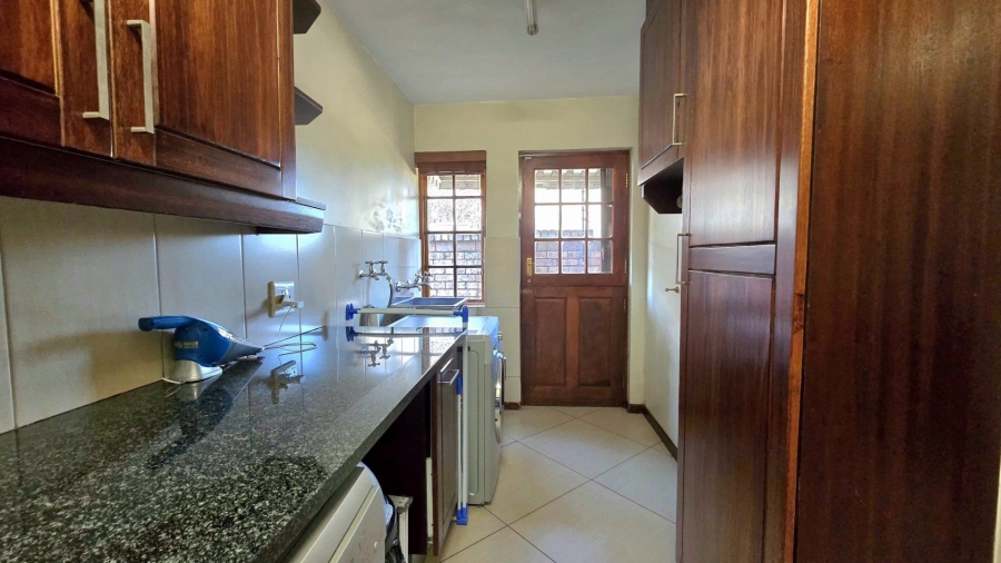 3 Bedroom Property for Sale in Die Hoewes Gauteng