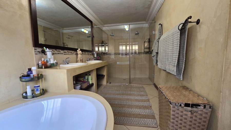 3 Bedroom Property for Sale in Die Hoewes Gauteng