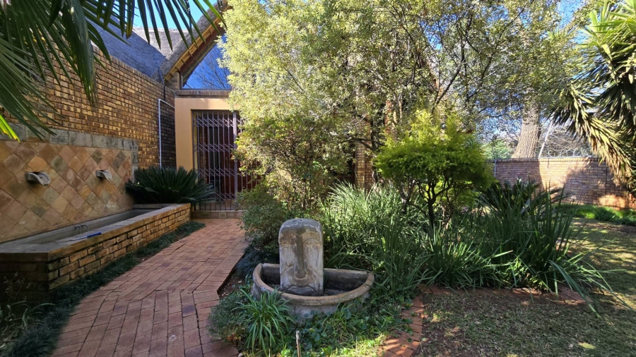 3 Bedroom Property for Sale in Die Hoewes Gauteng