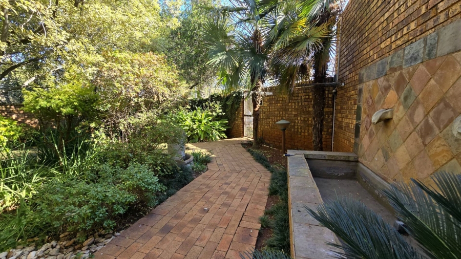 3 Bedroom Property for Sale in Die Hoewes Gauteng