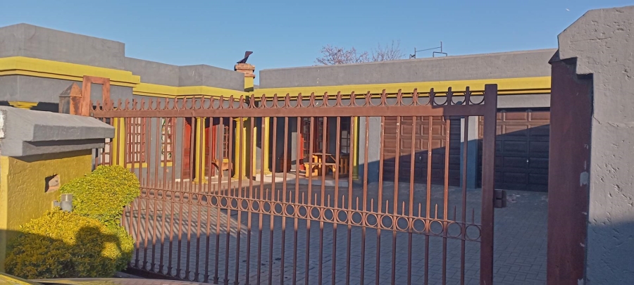 4 Bedroom Property for Sale in Nellmapius Gauteng