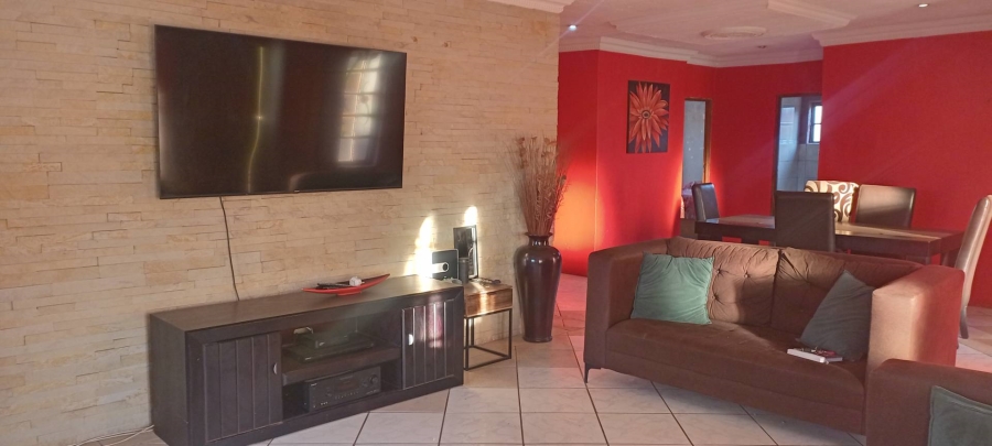 4 Bedroom Property for Sale in Nellmapius Gauteng