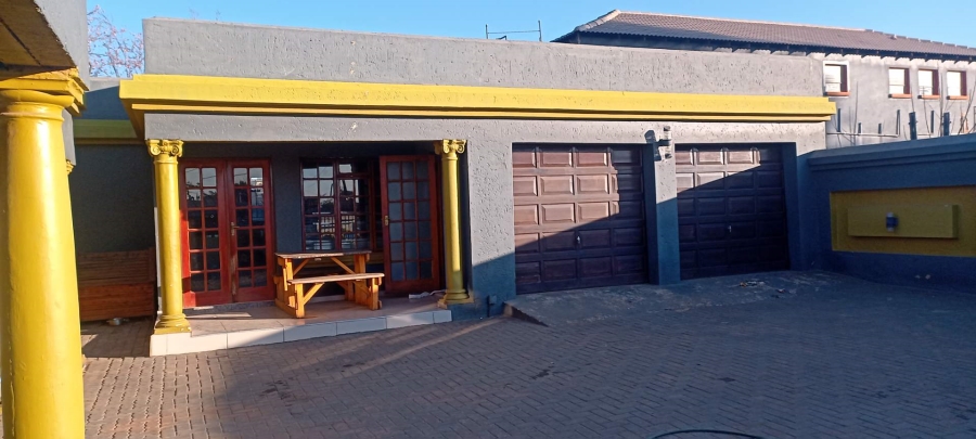 4 Bedroom Property for Sale in Nellmapius Gauteng