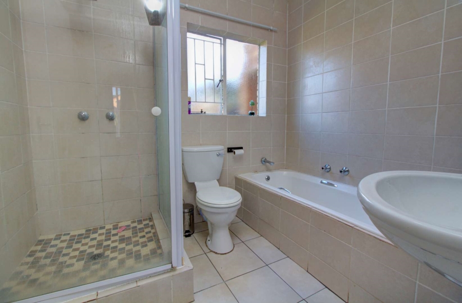 2 Bedroom Property for Sale in Wilgeheuwel Gauteng
